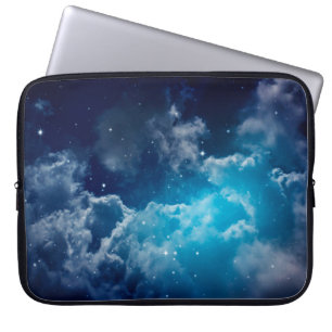 Weltraum des Nachthimmels mit Wolke und Sternenkre Laptopschutzhülle