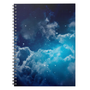 Weltraum des Nachthimmels mit Wolke und Sternenkre Notizblock