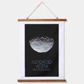 Weltraum, Sonnensystem, Asteroidengürtel, Vesta Wandteppich Mit Holzrahmen (Vorderseite)