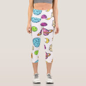 Weltraumdoodles kosmischer Hintergrund Capri Leggings (Vorderseite)
