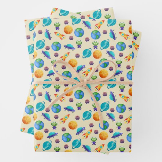 Weltraumforscher auf blass gelb geschenkpapier set (Beispiel)
