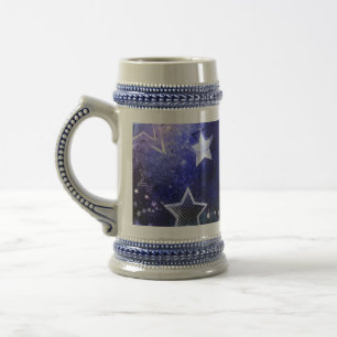 Weltraumhintergrund mit Sternen Bierglas