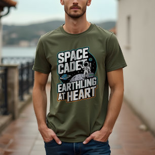 Weltraumkadet, Erde im Herzen: Kosmischer Astronau T-Shirt