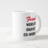 Weltweit der "Oktoberfest"-Mitarbeitende mit lusti Jumbo-Tasse (Vorderseite Rechts)