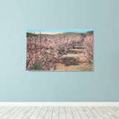Wenatchee, WAView of Apple Trees in Blossom Leinwanddruck (Insitu (Holzboden))