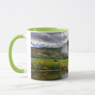 Wenig Haus im Nebel auf See Tasse