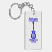 Weniger ist mehr, wenn es nicht Gitarre spielt Schlüsselanhänger (Vorderseite links)