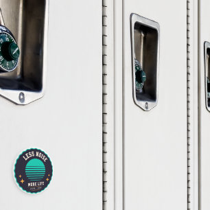 Weniger Lärm, mehr Leben - Retro-Hat-Design Magnet