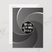 Weniger mit mehr Fokus Feiertagspostkarte (Vorne/Hinten)