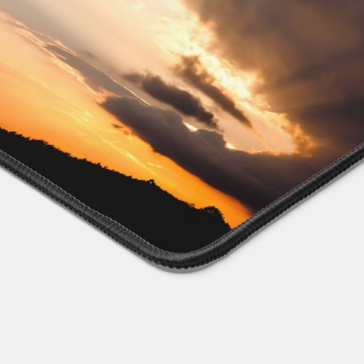 Weniger reagieren Sie auf negative Leute Sonnenunt Schreibtischunterlage (Ecke)