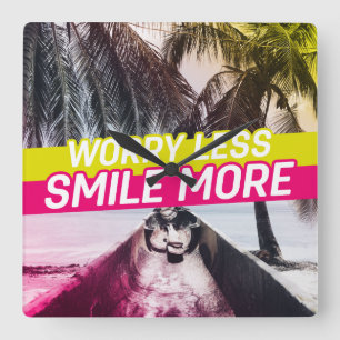 Weniger Sorgen, mehr Lächeln Quadratische Wanduhr