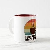 weniger Stress mehr Kaffee Zweifarbige Tasse (Vorderseite Links)