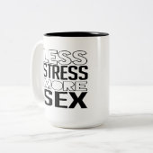 Weniger Stress Zweifarbige Tasse (Vorderseite Links)