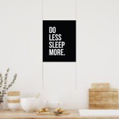 Weniger tun - Schwarzes Anti-Inspiration-Zitat-Pos Poster (Küche)