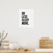 Weniger tun - weißes Anti-Inspiration-Zitat-Poster Poster (Küche)