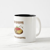 Weniger Upsetti mehr Spaghetti Zweifarbige Tasse (VorderseiteRechts)