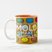 WENN DAS LEBEN IHNEN EIN MOLD Funny Zitat gibt Zweifarbige Tasse (Links)