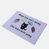 Wenn die Katze weg ist, spielen die Mäuse Fußmatte (Schrägansicht)
