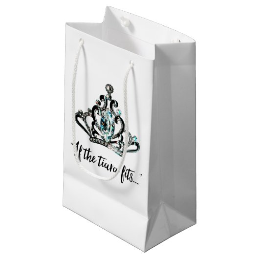 "Wenn die Tiara passt..." Kleine Geschenktüte (Vorderseite Schrägansicht)