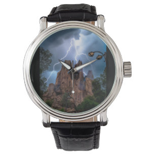 Wenn Donner Berg unter blauem Himmel trifft. Armbanduhr