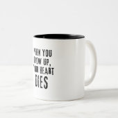 "Wenn du erwachsen bist, stirbt dein Herz" Zweifarbige Tasse (VorderseiteRechts)
