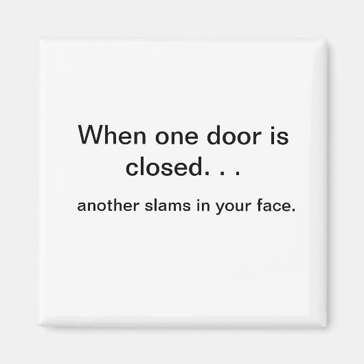 Wenn eine Tür das Magnet öffnet (Vorne)