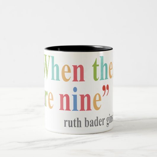 Wenn es neun T-Shirts Rue Baden Ginsburg gibt Zweifarbige Tasse (Mittel)