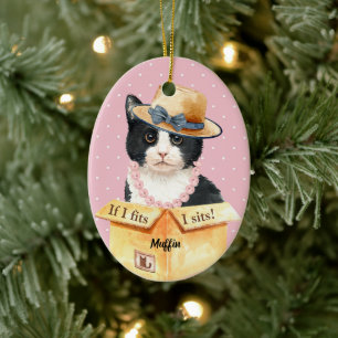 Wenn es passt, sitze ich - Schwarz-weiße Katze in Keramik Ornament