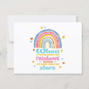 Wenn es regnet, suchen Sie nach Regenbogen Postkarte
