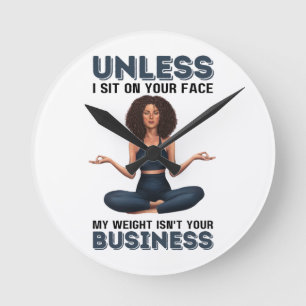 Wenn ich nicht auf dein Gesicht sitze, ist mein Ge Runde Wanduhr