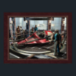 Wenn ich nur Flügel hätte, fliege ich (24x18") Poster<br><div class="desc">Diese Szene - eine Art Autoshow der Zukunft, die nie war - zeigt eine der Raketen, die ich für mein Empire State Patrol Projekt modelliert habe. Hier änderte ich seine Farbe und setzte sie in eine Szene direkt aus meiner Retro-Zukunft-Welt von Retropolis. Das originelle Bild mit Druckauflösung (18 x 24...</div>