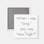 Wenn ich "singt" sage, sagst du: "Wie hoch?" Weiß Magnet (Vorderseite/Rückseite)