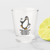 Wenn in Gefahr oder im Zweifel Funny Pinguin Schnapsglas (Vorderseite)