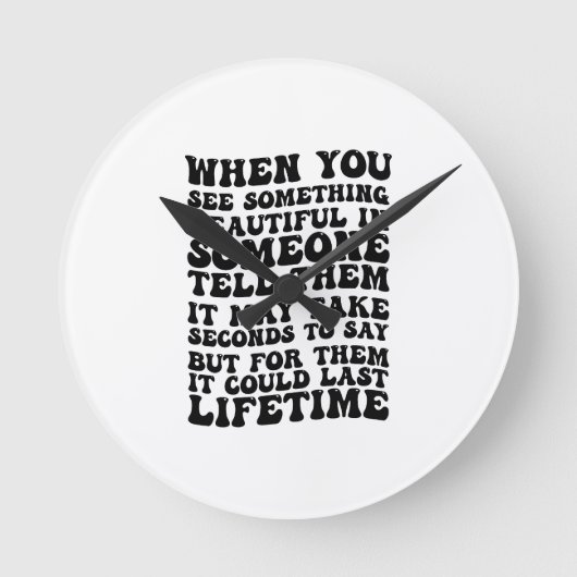 Wenn jemand etwas Schönes sieht Runde Wanduhr (Vorderseite)