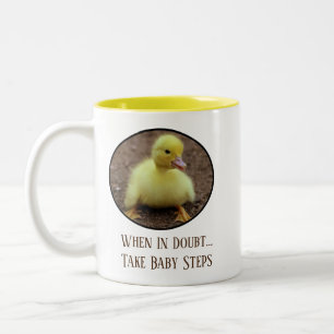 Wenn man bedenkt, wie man Baby-Steps macht Zweifarbige Tasse