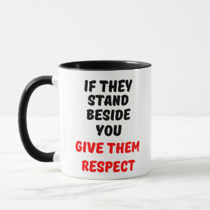 WENN SIE NEBEN IHNEN STEHEN, GEBEN SIE IHNEN ACHTU TASSE