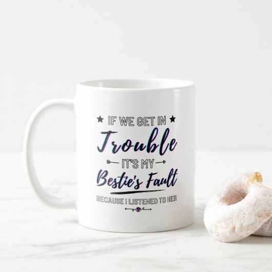 Wenn wir in die Tasse des Trouble-Funny-Kaffees ko (Mit Donut)