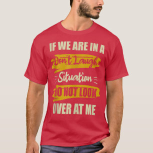 Wenn wir in einer Situation nicht lachen Funny T-Shirt