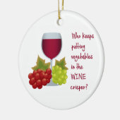 Wer hat Gemüse in die Weinknackerei gesteckt? Funn Keramikornament (Links)