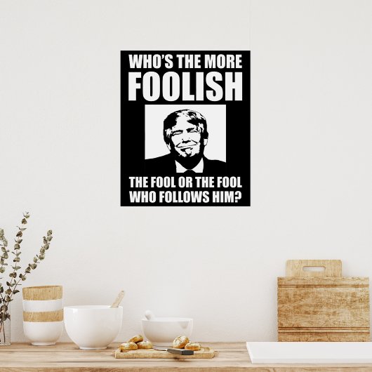 Wer ist der törichtere Anti-Trump? Poster (Küche)