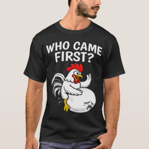 Wer kam zuerst Funny Unhinged Chicken Egg Gen Z Me T-Shirt