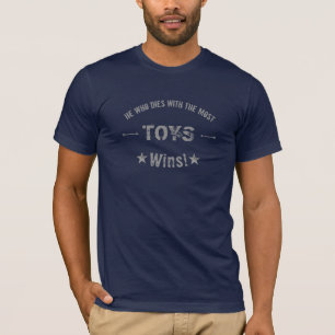 Wer mit den meisten Spielzeugen stirbt, gewinnt! A T-Shirt