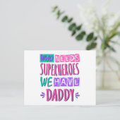 Wer Superhelden braucht, den haben wir Papa Postkarte (Stehend Vorderseite)
