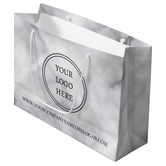 Werbeaktion für Ihr Logo hier Schwarz-Weiß-Marmor Große Geschenktüte (Vorderseite Schrägansicht)