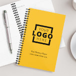 Werbeaktion für kundenspezifische Firmenlogos Gelb Planer<br><div class="desc">Personalisieren Sie diesen Planer einfach mit Ihrem Firmenlogo und Geschäftsinformationen. Setzen Sie die Anpassung des Brandings auf die nächste Stufe,  indem Sie eine Hintergrundfarbe auswählen,  die Ihrer Markenfarbe entspricht.</div>