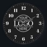 Werbeaktion für stilvolle Firmenlogos Große Wanduhr<br><div class="desc">Diese Uhr wurde mit einer modernen, minimalistischen Ästhetik gestaltet und verfügt über ein elegantes Schwarz-Weiß-Finish, das jedes Bürodesign ergänzt. Diese personalisierte Uhr eignet sich ideal für kleine Unternehmen, die das Branding verbessern und eine Aussage treffen möchten. Sie zeigt Ihr Logo und Ihre Texte und macht es zu einem idealen Tool...</div>