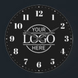 Werbeaktion für stilvolle Firmenlogos Große Wanduhr<br><div class="desc">Diese Uhr wurde mit einer modernen, minimalistischen Ästhetik gestaltet und verfügt über ein elegantes Schwarz-Weiß-Finish, das jedes Bürodesign ergänzt. Diese personalisierte Uhr eignet sich ideal für kleine Unternehmen, die das Branding verbessern und eine Aussage treffen möchten. Sie zeigt Ihr Logo und Ihre Texte und macht es zu einem idealen Tool...</div>