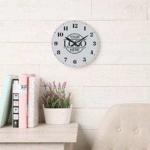 Werbeaktion für Unternehmen mit eleganter Markenbe Große Wanduhr