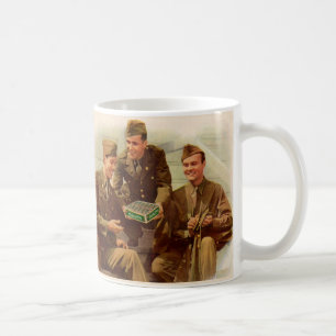 Werbeanzeige für Soldaten mit Süßigkeiten aus den Kaffeetasse