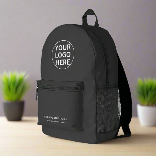 Werbegestaltung Firmenlogo l Branding Text grau Bedruckter Rucksack
